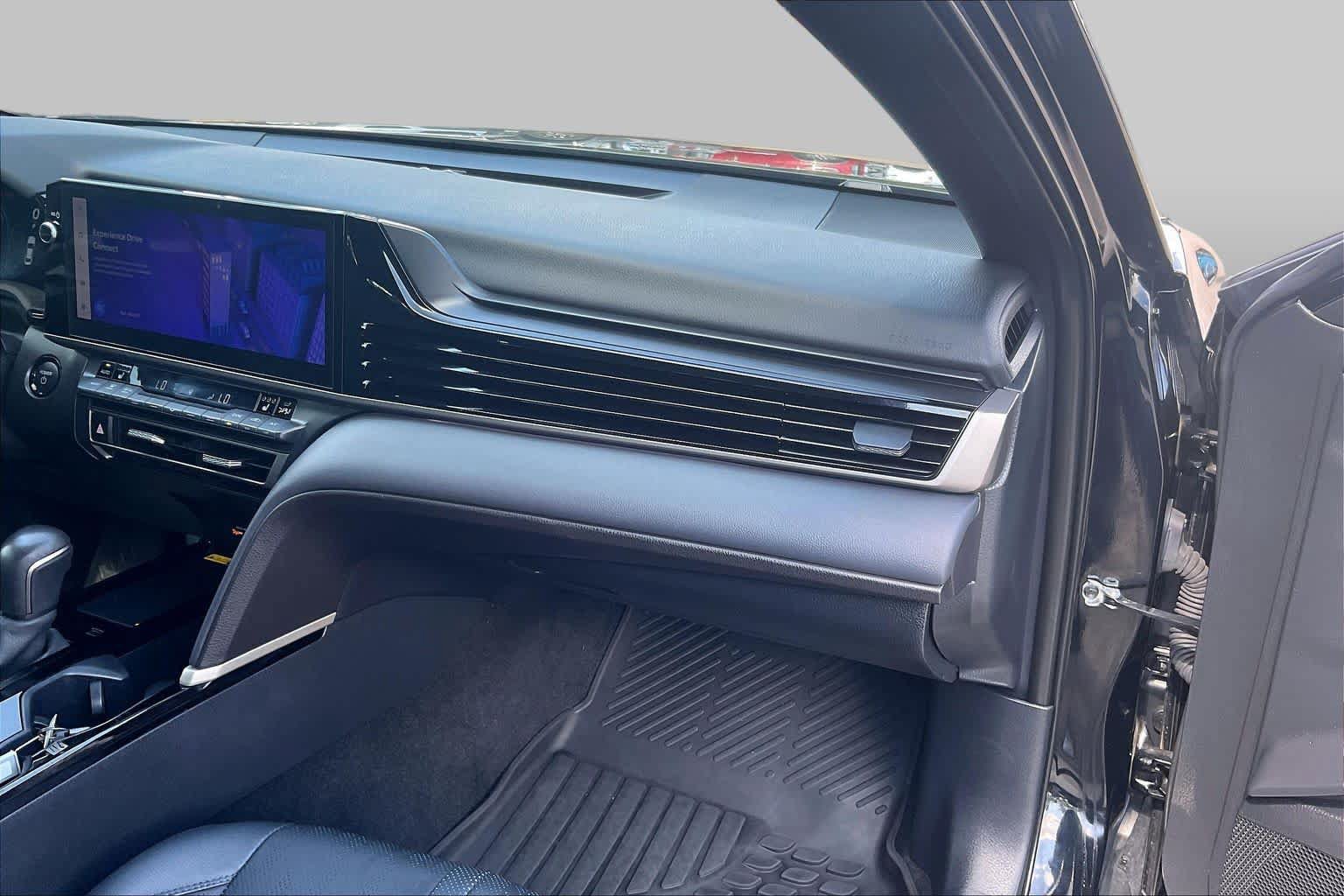 Used 2025 Toyota Camry XSE FWD image 18
