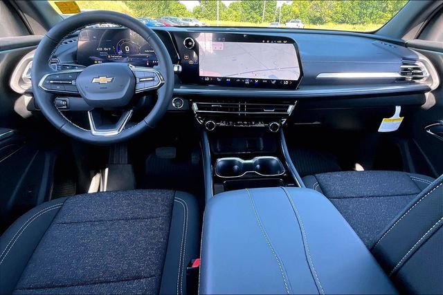 New 2027 Chevrolet Traverse LT w/ Driver Confidence Package FWD image 5