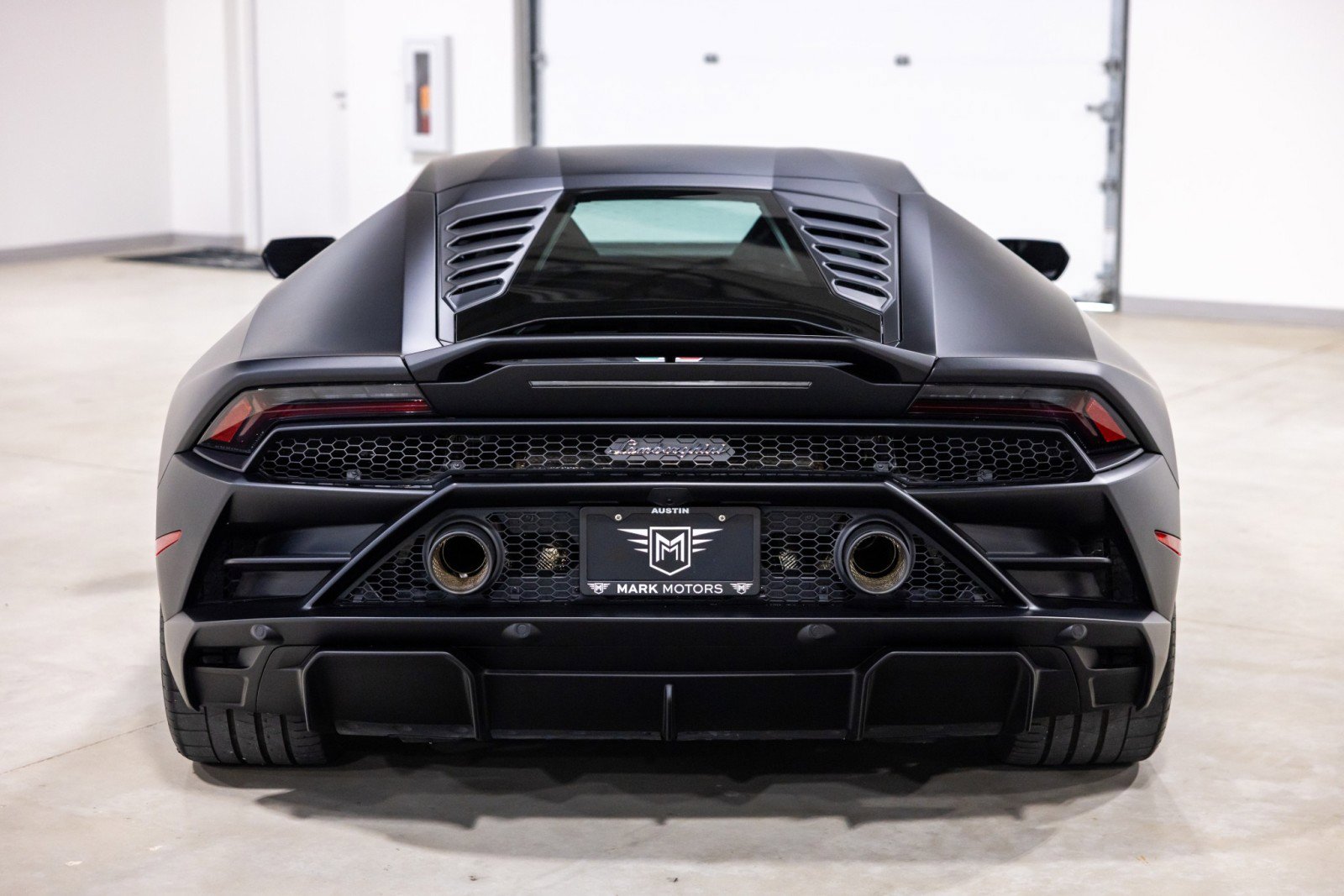 Used 2022 Lamborghini Huracan EVO image 8