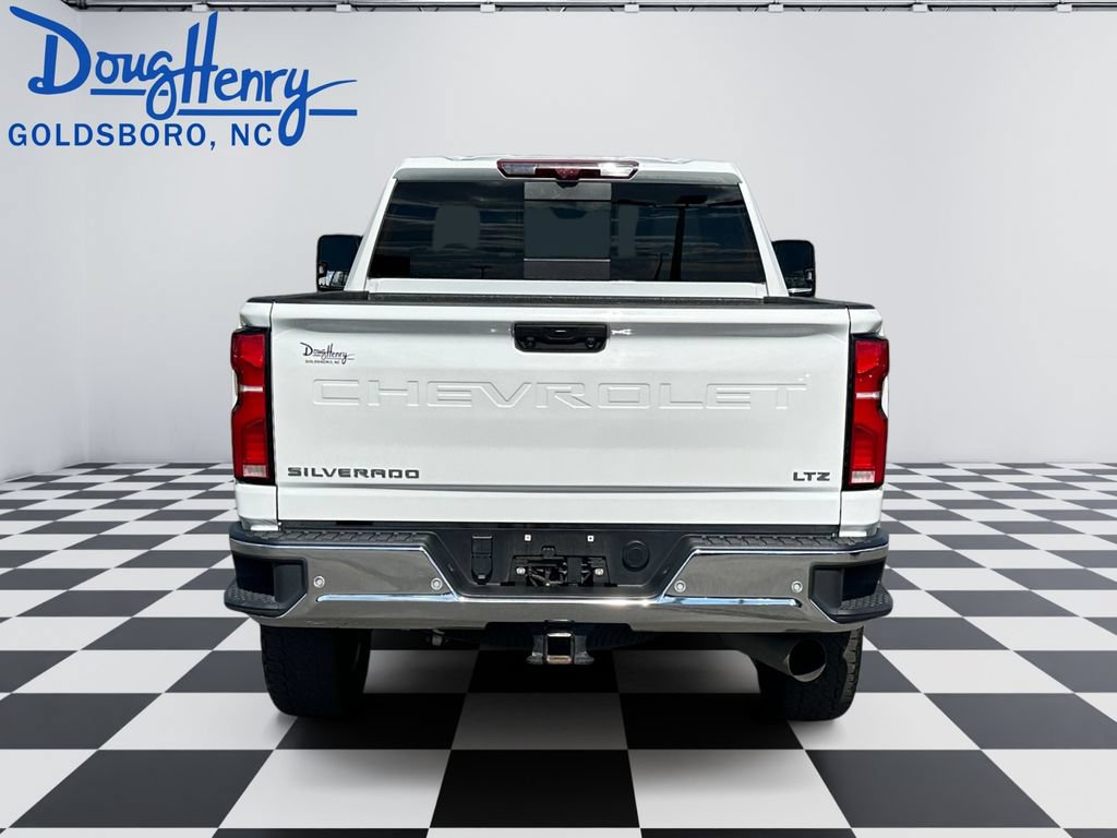 Used 2025 Chevrolet Silverado 2500 LTZ w/ LTZ Premium Package AWD/4WD image 4