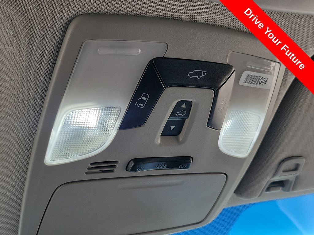 Used 2017 Toyota Sienna XLE w/ XLE Navigation Package FWD image 18
