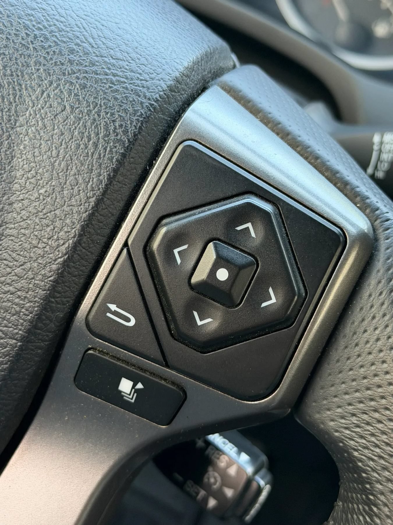 Used 2017 Toyota Tacoma SR5 w/ Tow Package AWD/4WD image 17