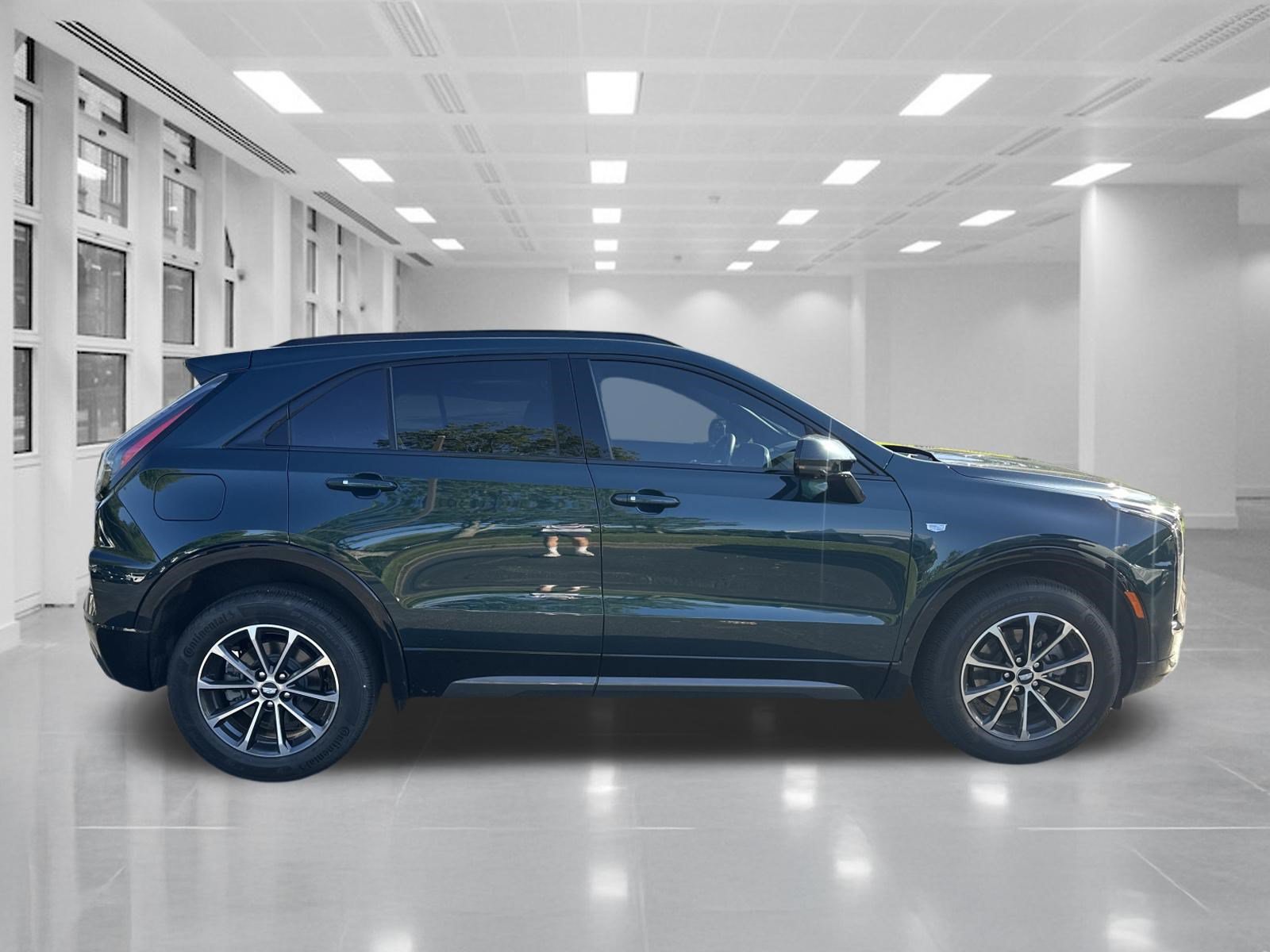 Used 2024 Cadillac XT4 Sport w/ Active Safety Package AWD/4WD image 4