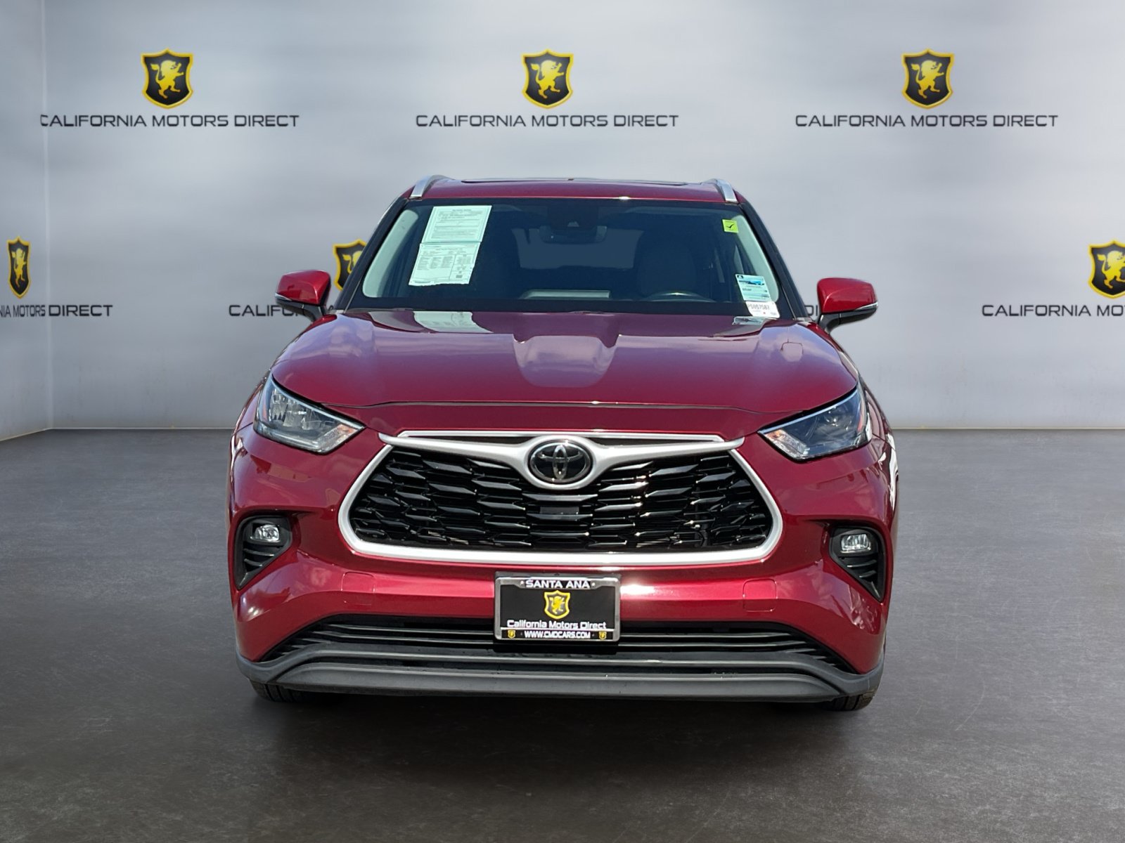 Used 2023 Toyota Highlander XLE FWD image 2