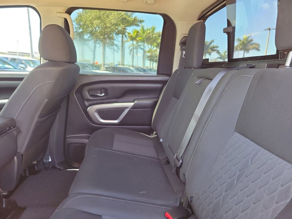 Used 2019 Nissan Titan SV image 16