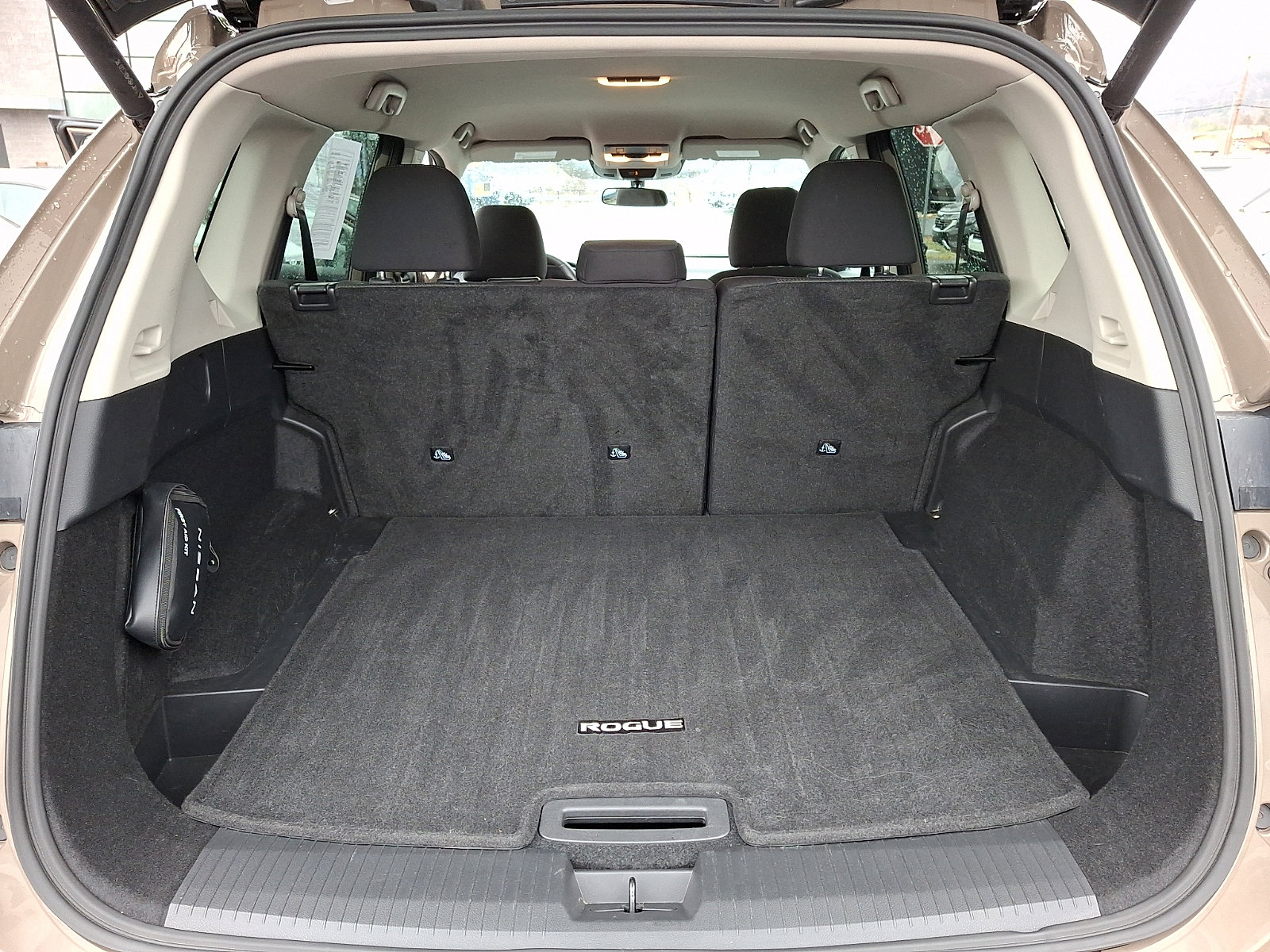 Used 2025 Nissan Rogue SV image 27