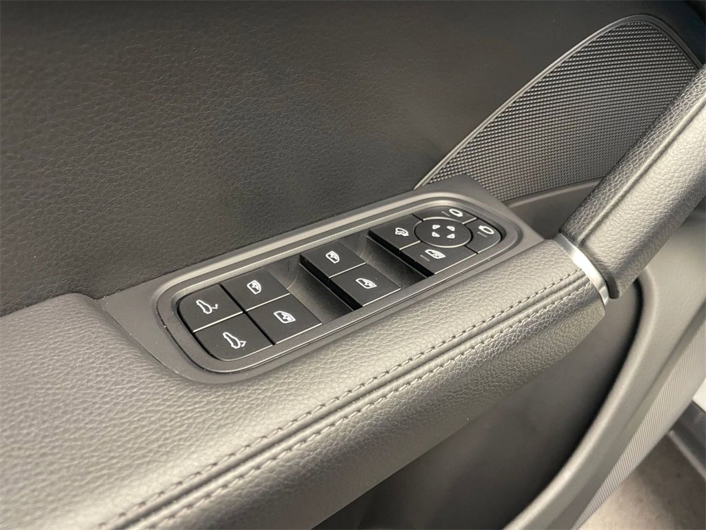 Used 2022 Porsche Cayenne Platinum Edition image 21