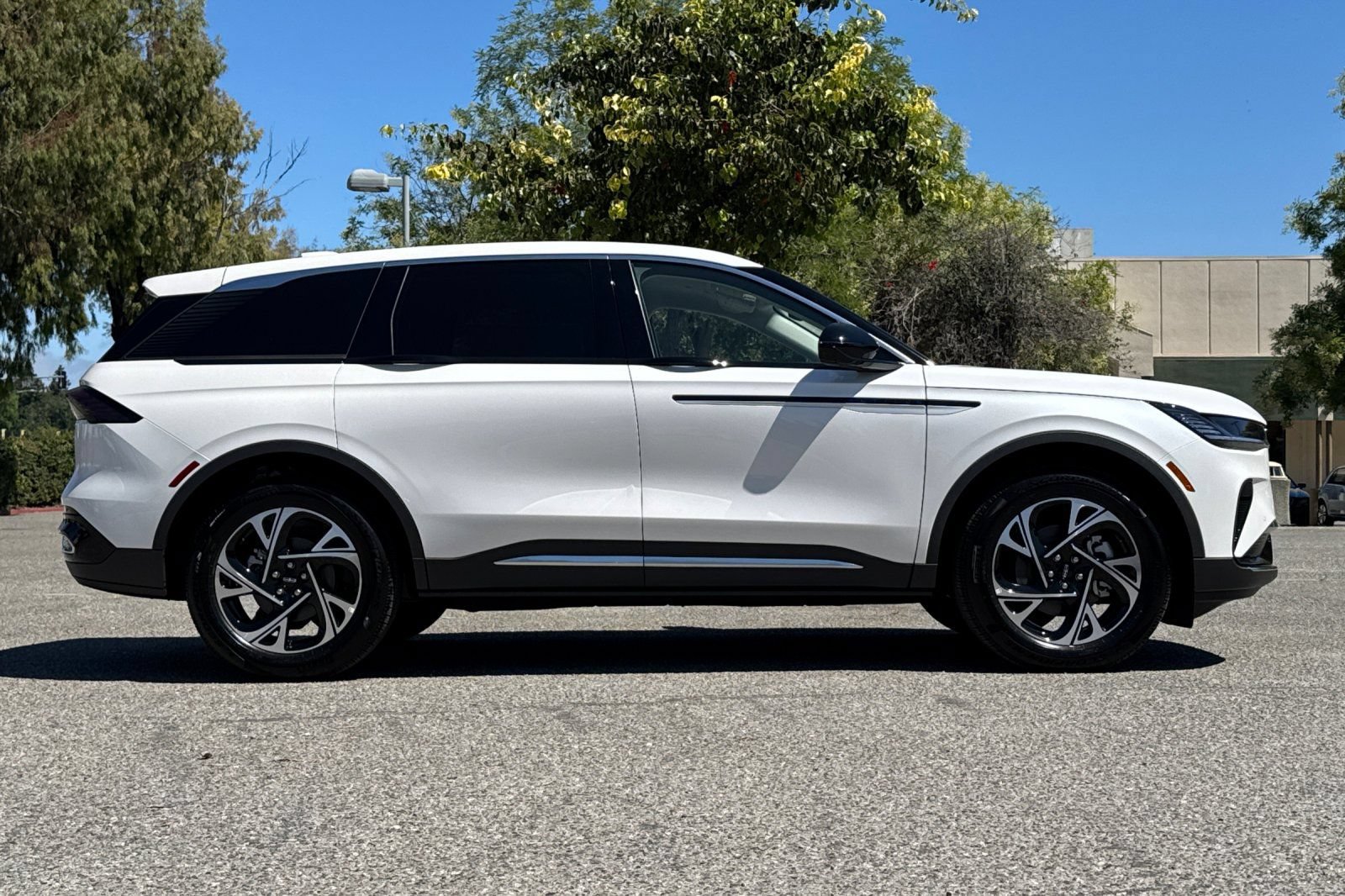 New 2026 Lincoln Nautilus Premier AWD/4WD image 3