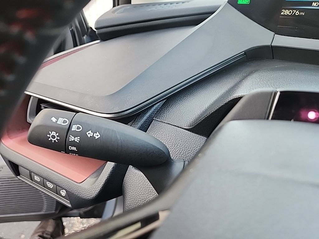 Used 2024 Toyota Prius Prime FWD image 16