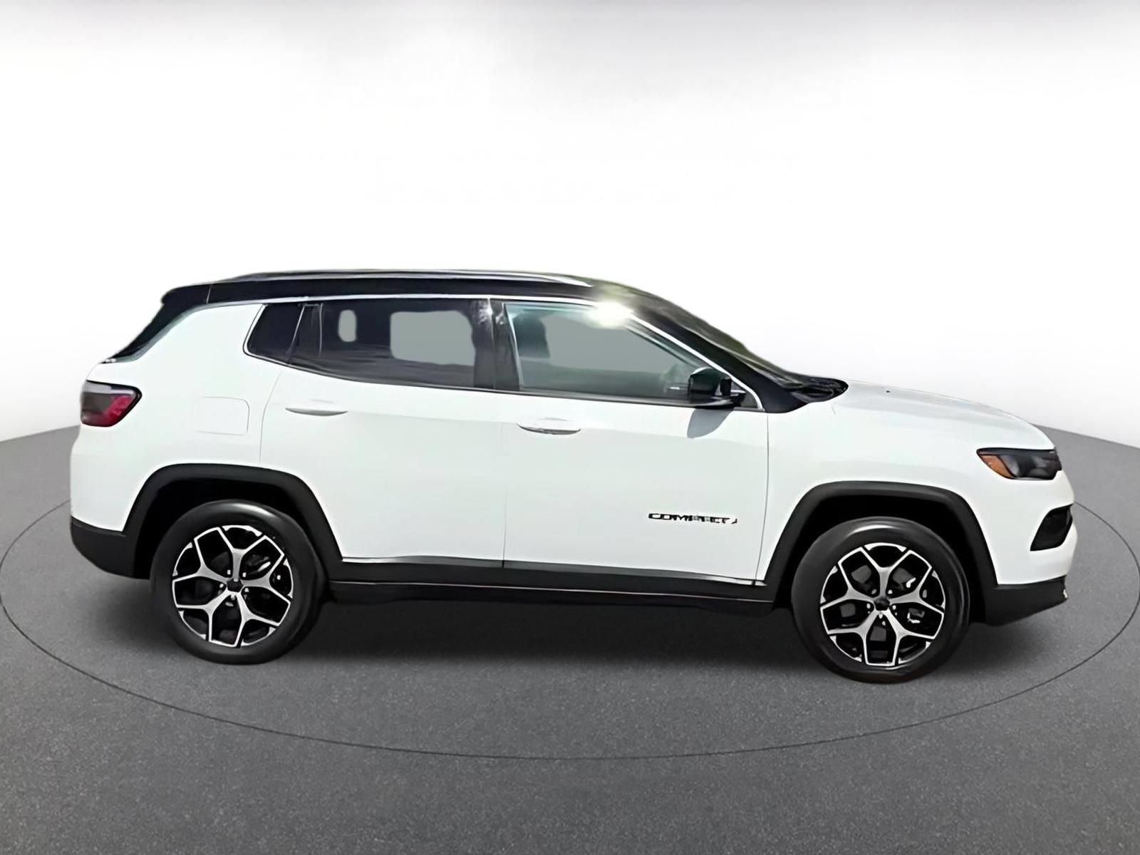 Used 2025 Jeep Compass Limited AWD/4WD image 10