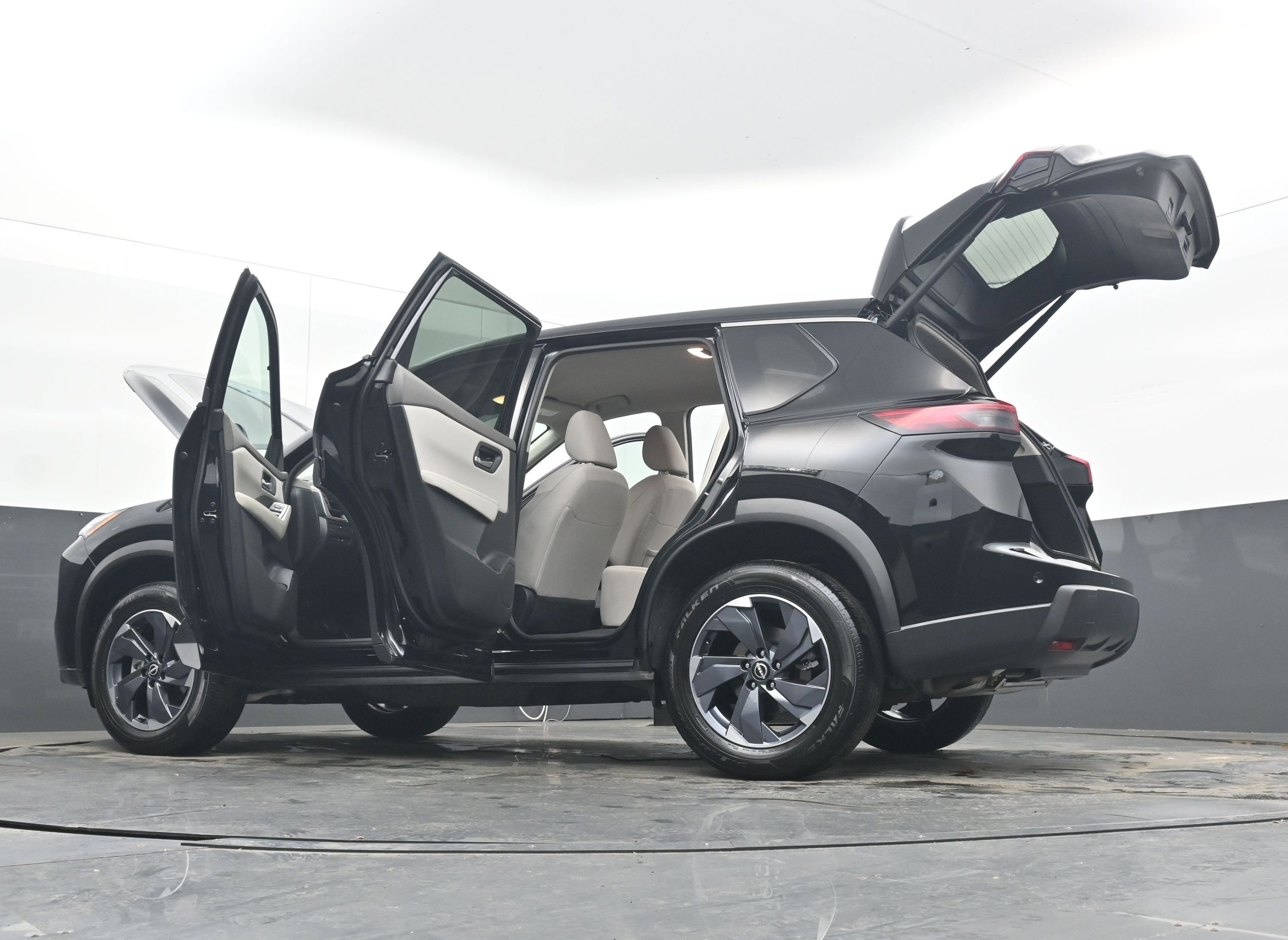 Used 2025 Nissan Rogue SV image 44