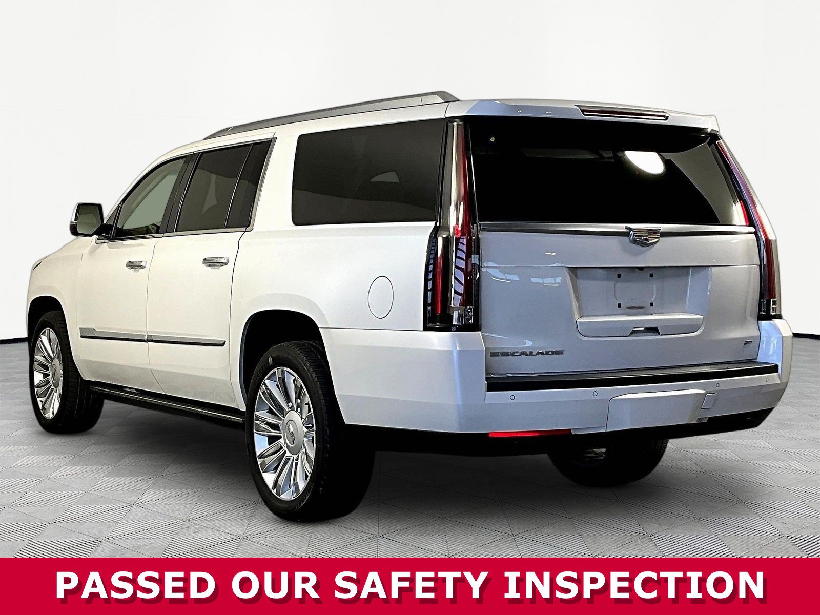Used 2016 Cadillac Escalade ESV Platinum AWD/4WD image 4