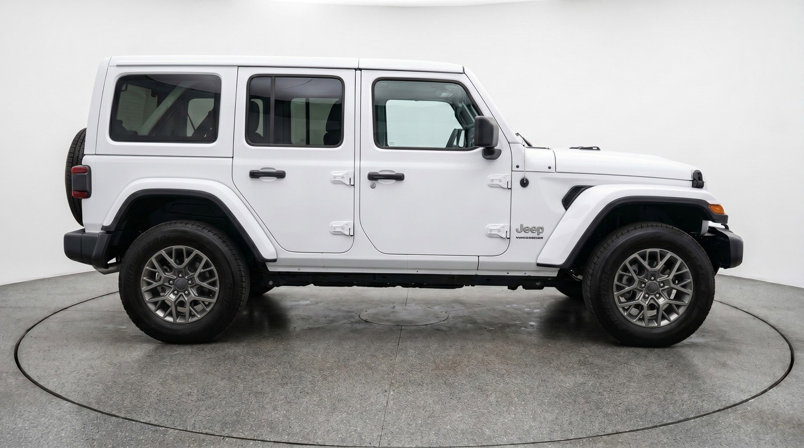 Used 2025 Jeep Wrangler Sahara image 11