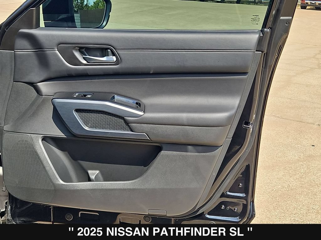 Used 2025 Nissan Pathfinder SL FWD image 31