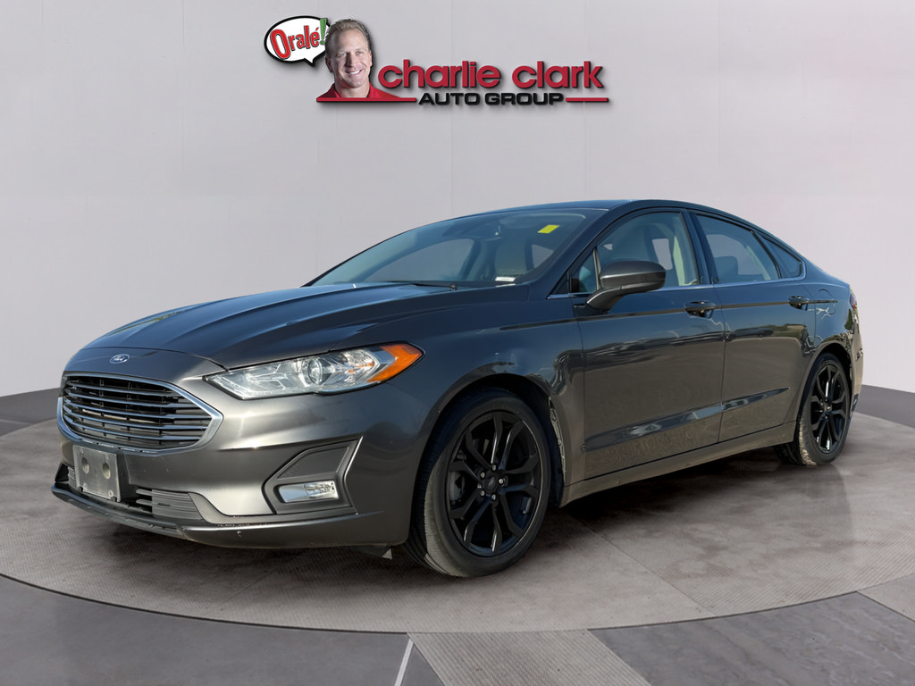 Used 2019 Ford Fusion SE w/ Equipment Group 151A FWD image 2
