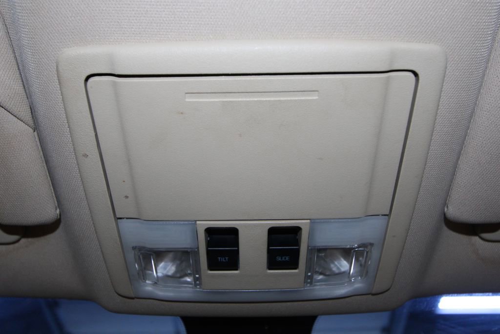 Used 2013 Ford Taurus SEL FWD image 14