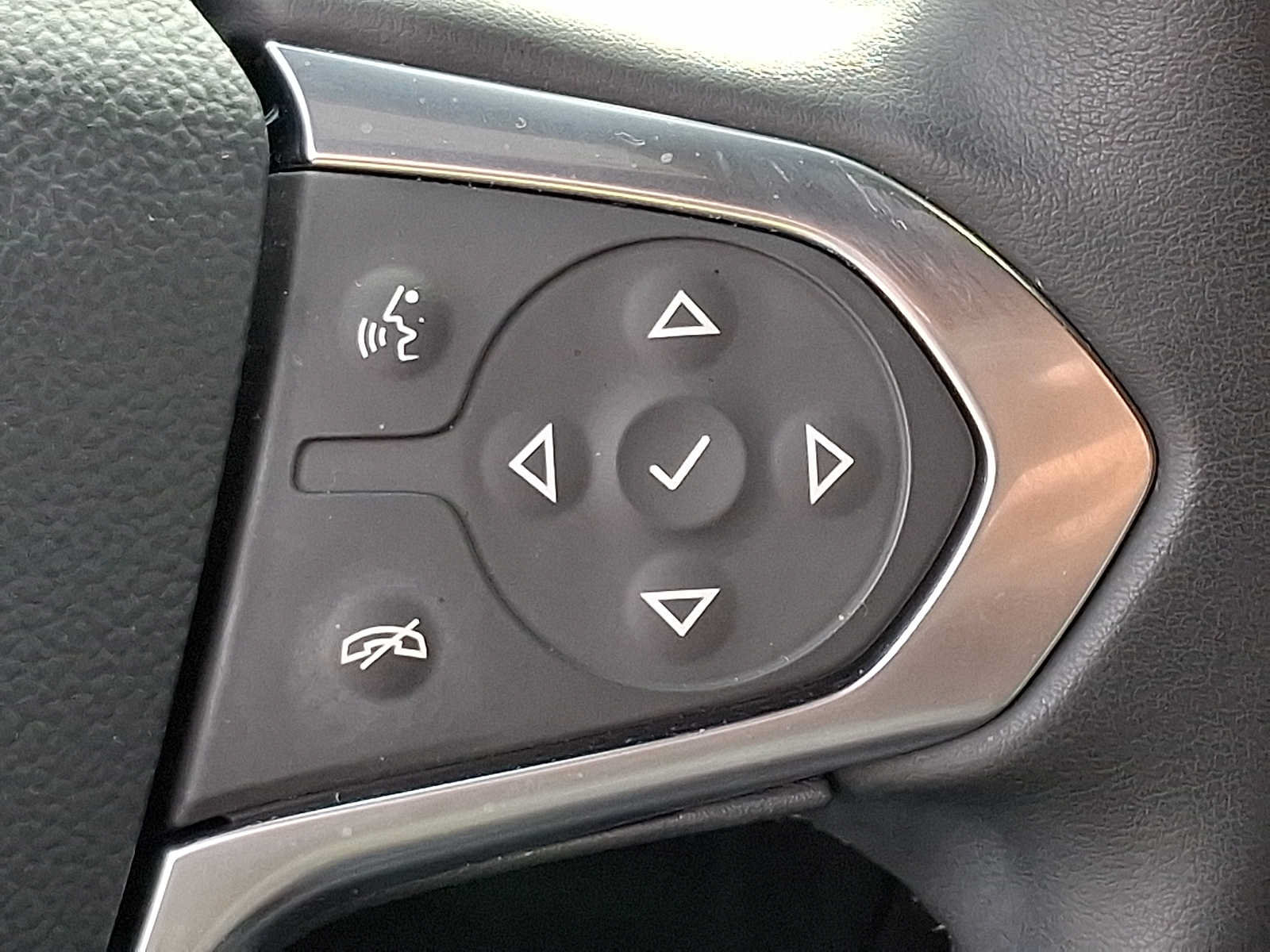 Used 2023 Chevrolet Traverse LT w/ LPO, Floor Liner Package AWD/4WD image 24