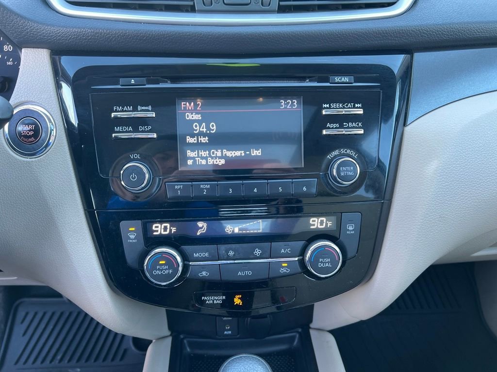 Used 2016 Nissan Rogue SV w/ SV Moonroof Package image 17