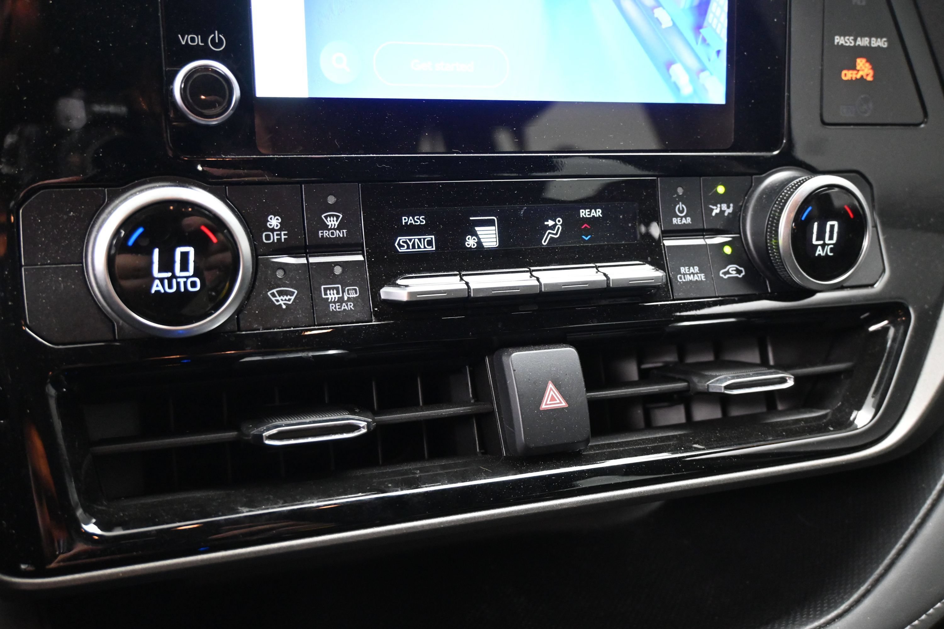 Certified 2024 Toyota Highlander LE AWD/4WD image 30