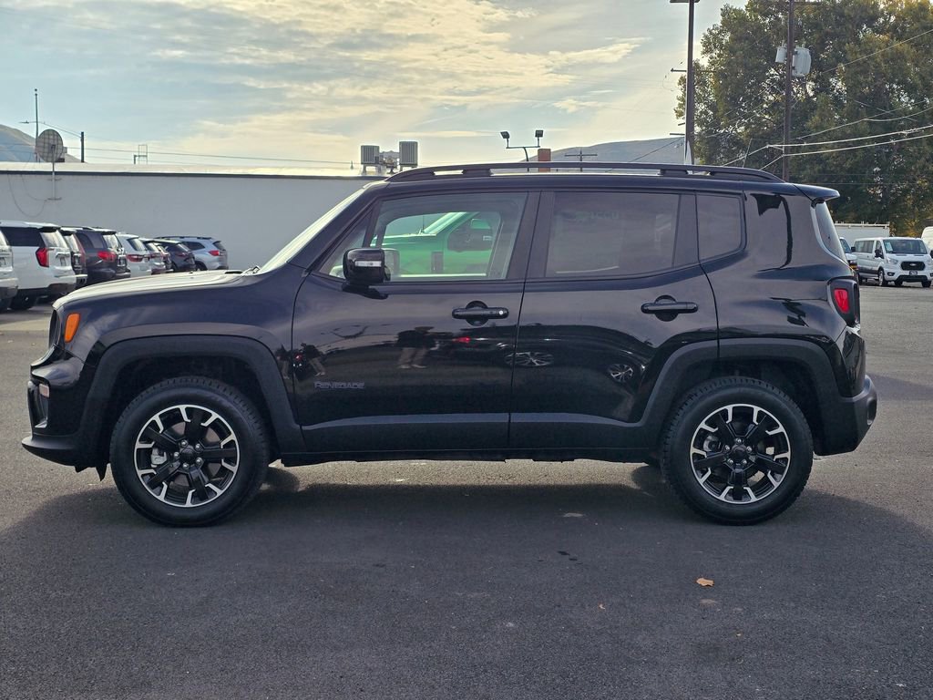 Used 2023 Jeep Renegade Latitude AWD/4WD image 2