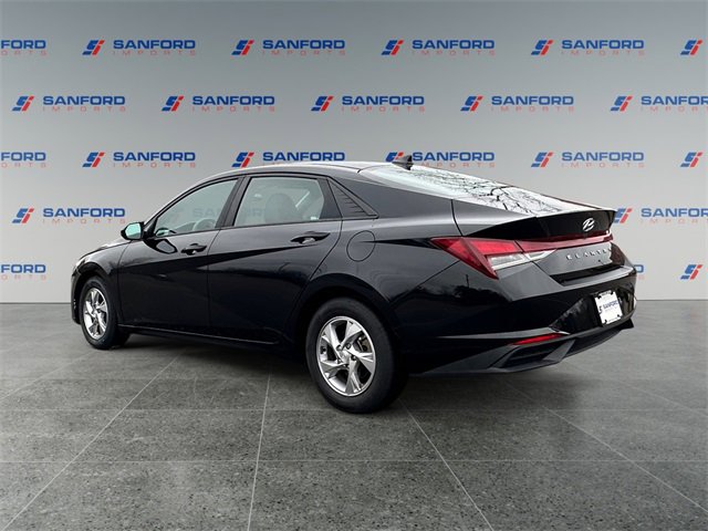 Used 2021 Hyundai Elantra SE image 3