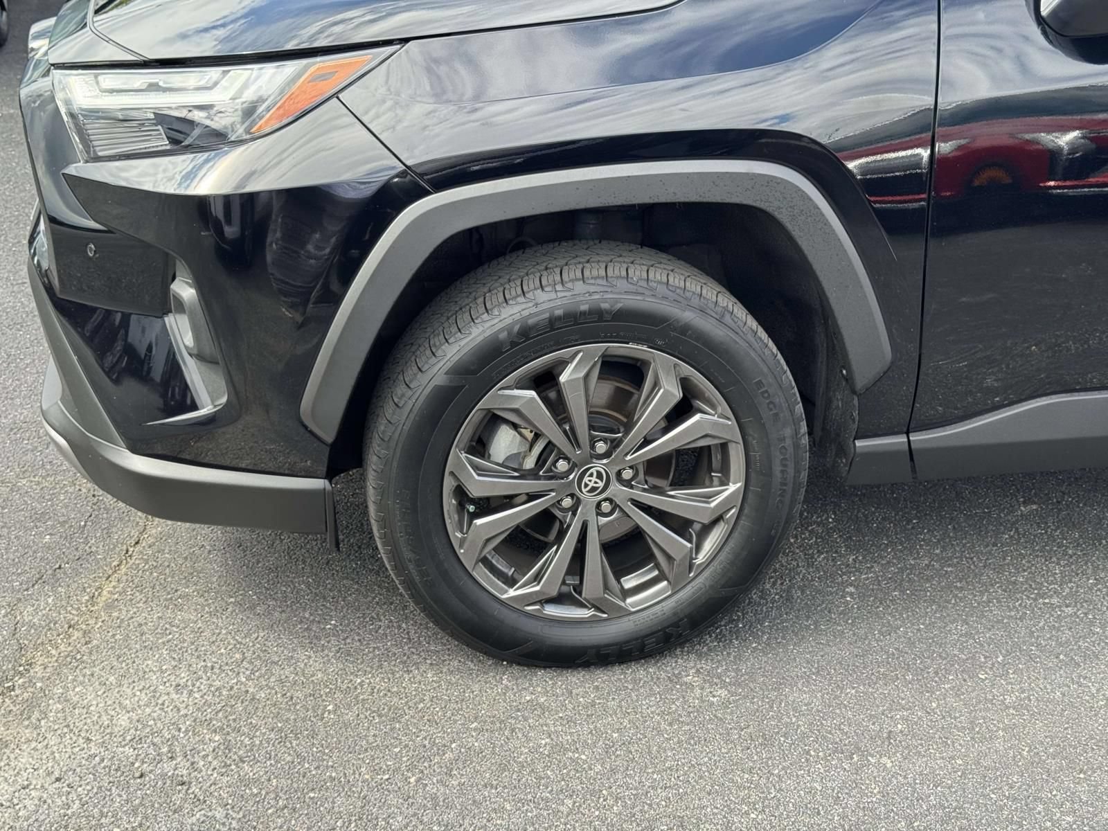 Used 2024 Toyota RAV4 Limited AWD/4WD image 30