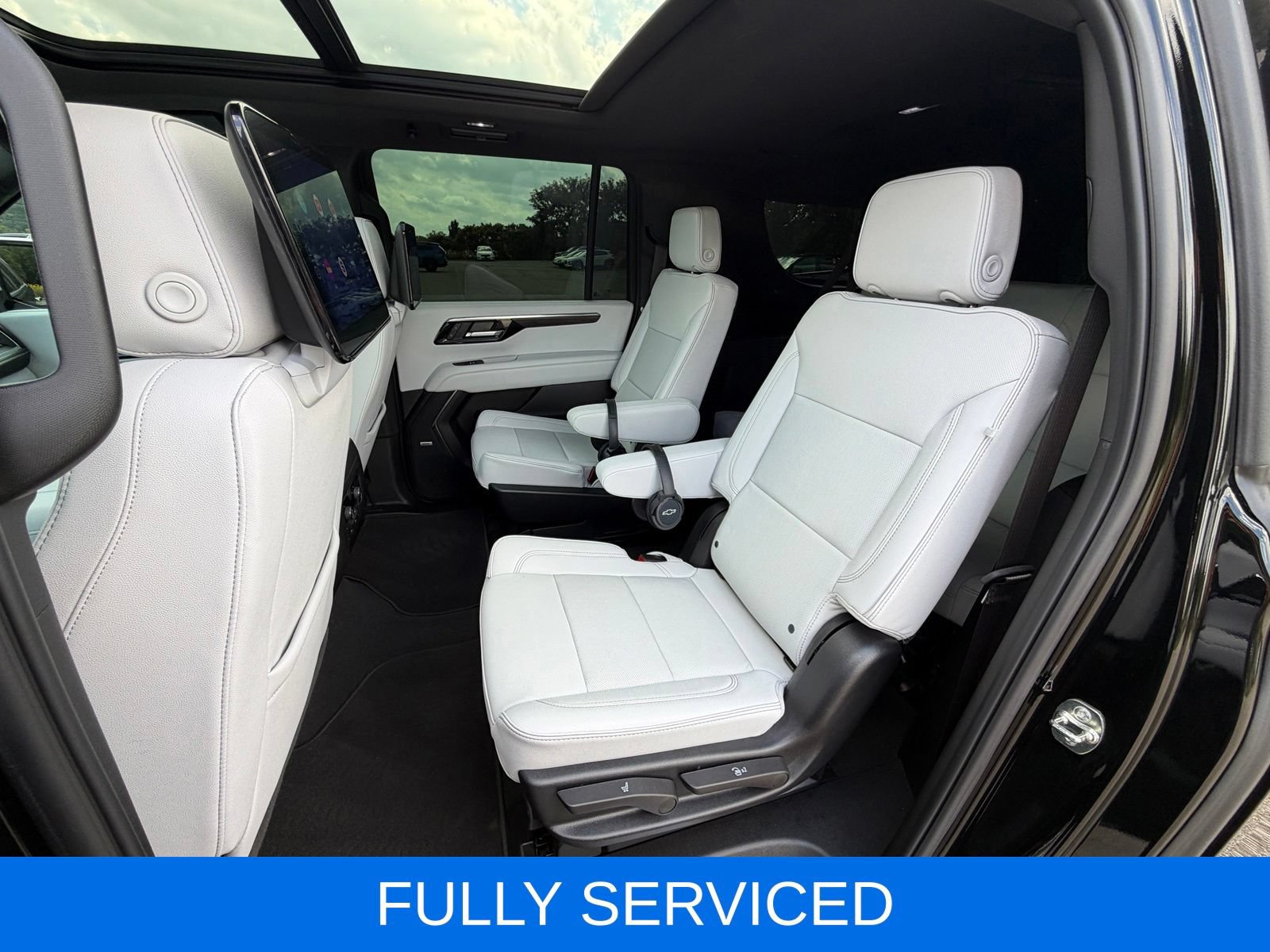 Used 2025 Chevrolet Suburban Premier AWD/4WD image 30