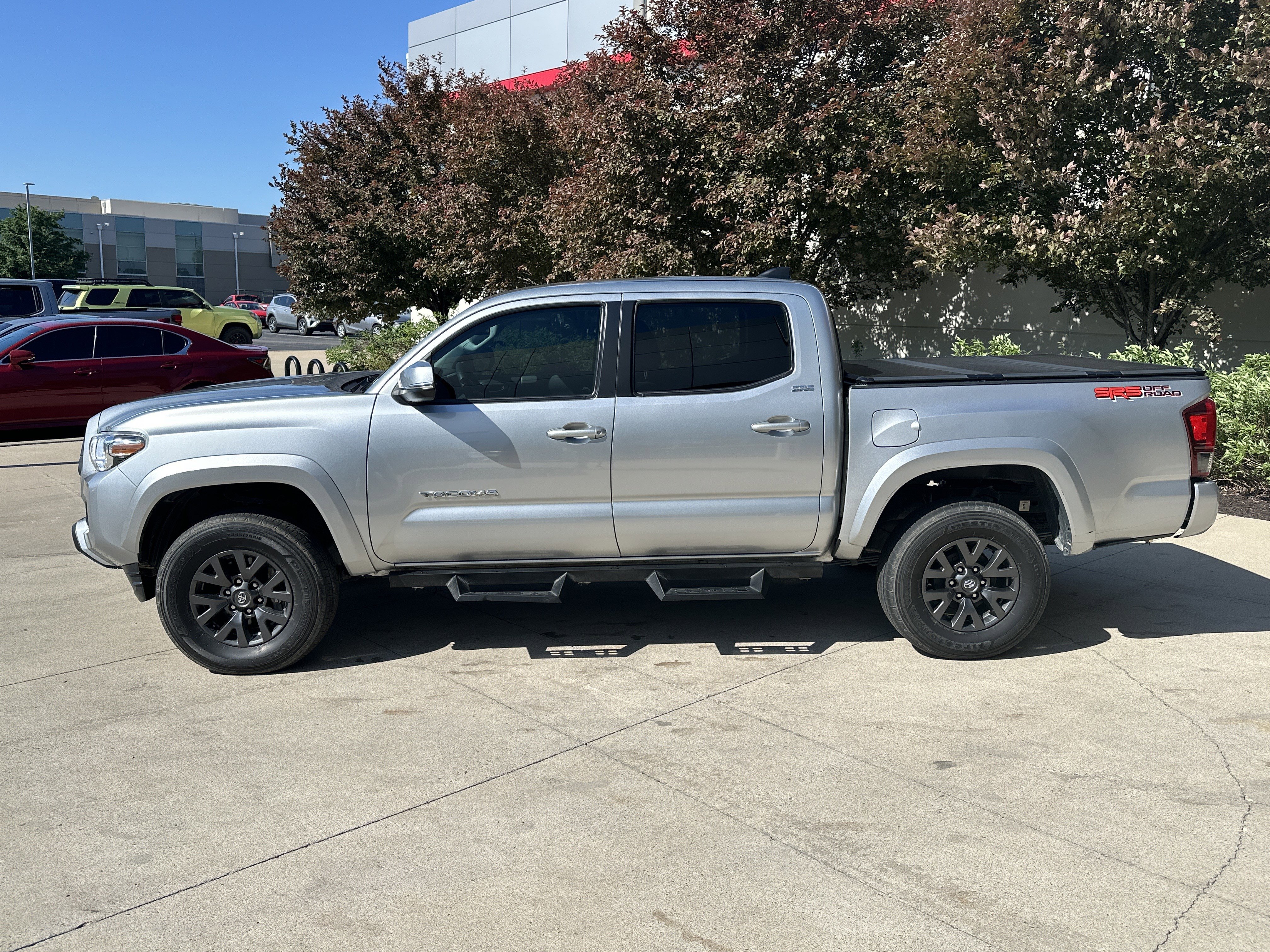 Used 2023 Toyota Tacoma SR5 w/ Technology Package AWD/4WD image 9