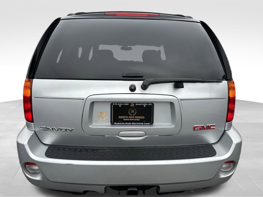 Used 2009 GMC Envoy Denali image 4