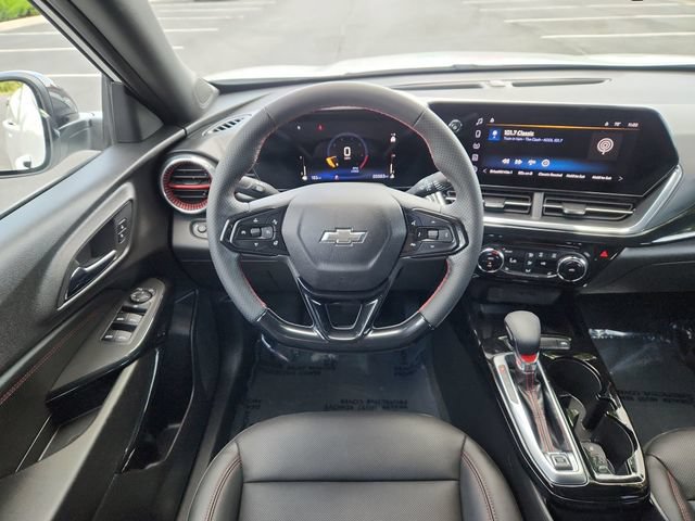 Used 2024 Chevrolet Trax RS w/ Sunroof Package FWD image 22
