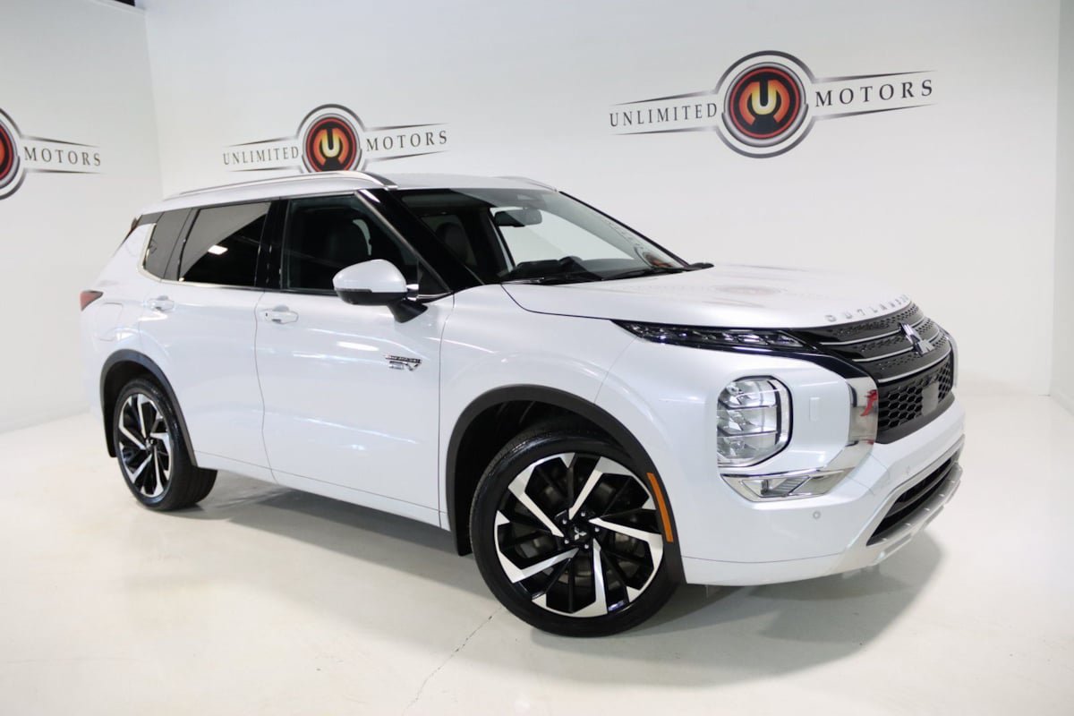 Used 2024 Mitsubishi Outlander 4WD Plug-In Hybrid image 6
