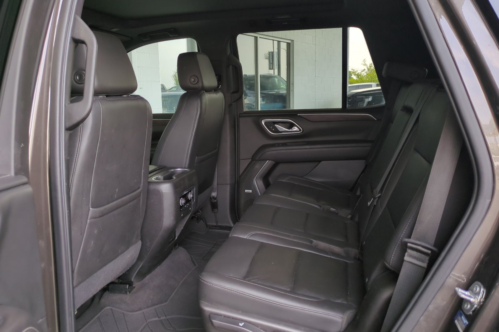 Used 2021 Chevrolet Tahoe Z71 w/ Z71 Signature Package AWD/4WD image 13