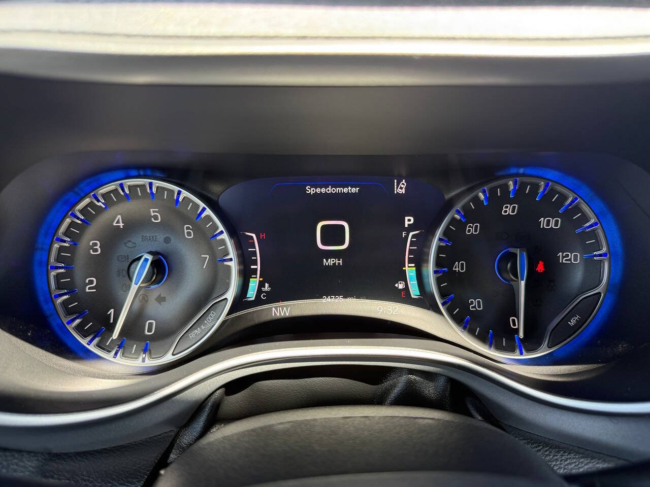 Used 2024 Chrysler Pacifica Touring FWD image 35