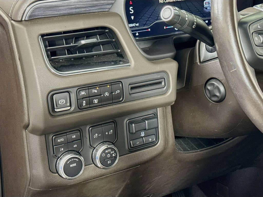 Used 2022 GMC Yukon XL SLT w/ SLT Luxury Package AWD/4WD image 10