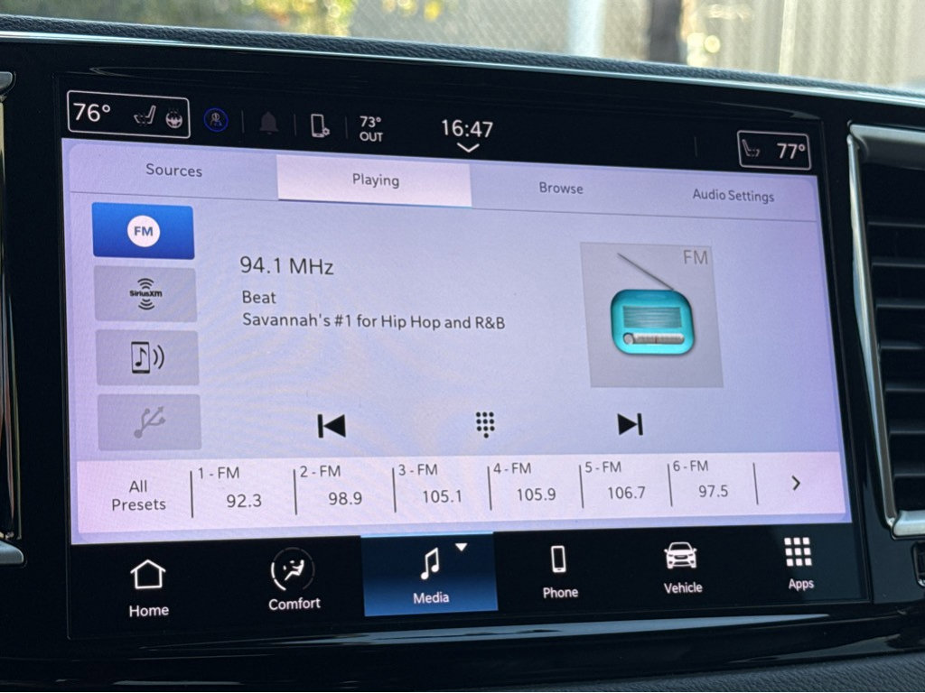 Used 2024 Chrysler Pacifica Touring-L image 5