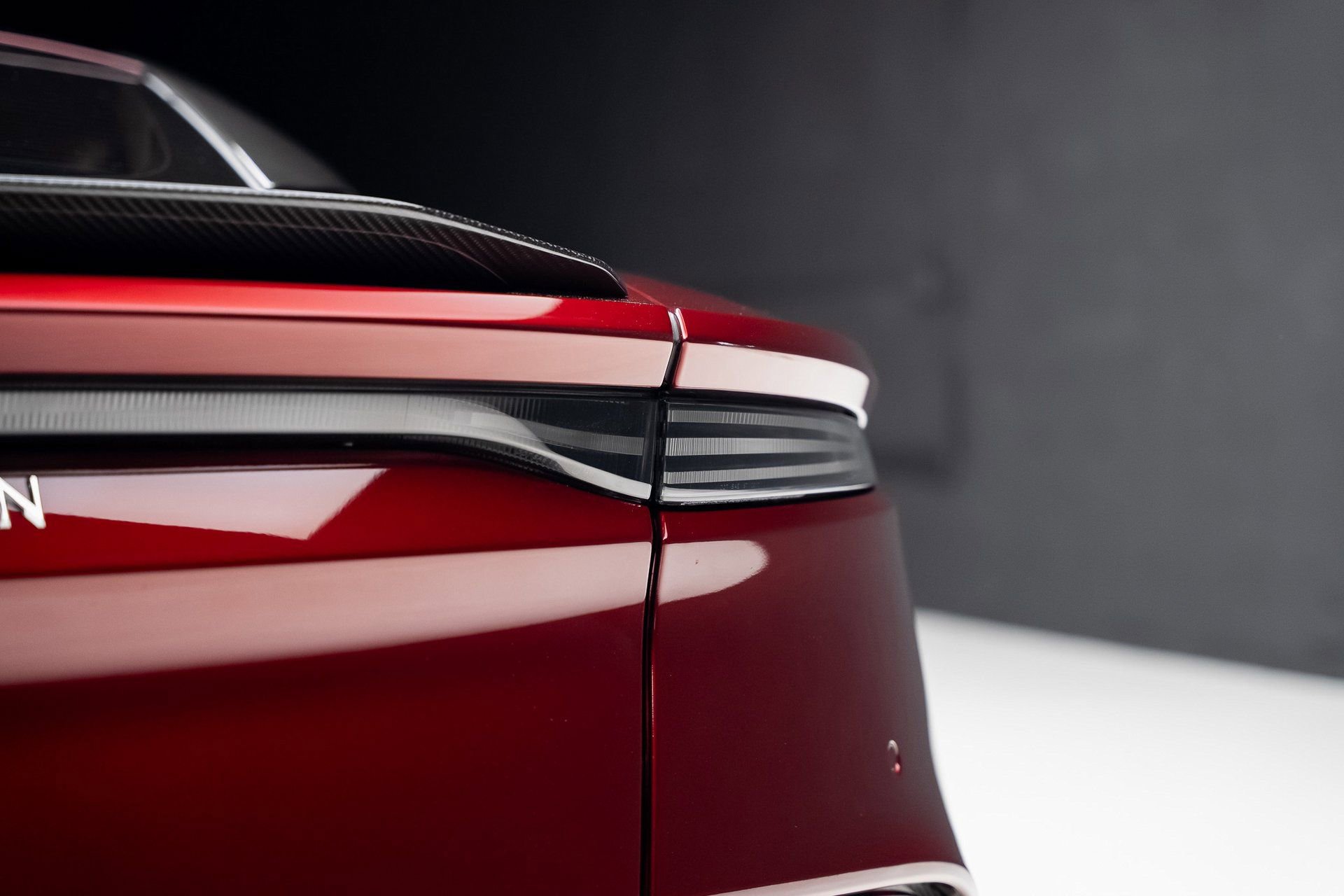 Used 2023 Aston Martin DBS Coupe image 33