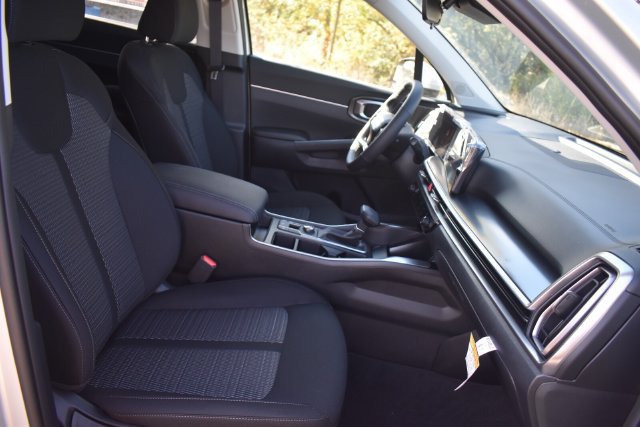 New 2026 Kia Sorento LX FWD image 13