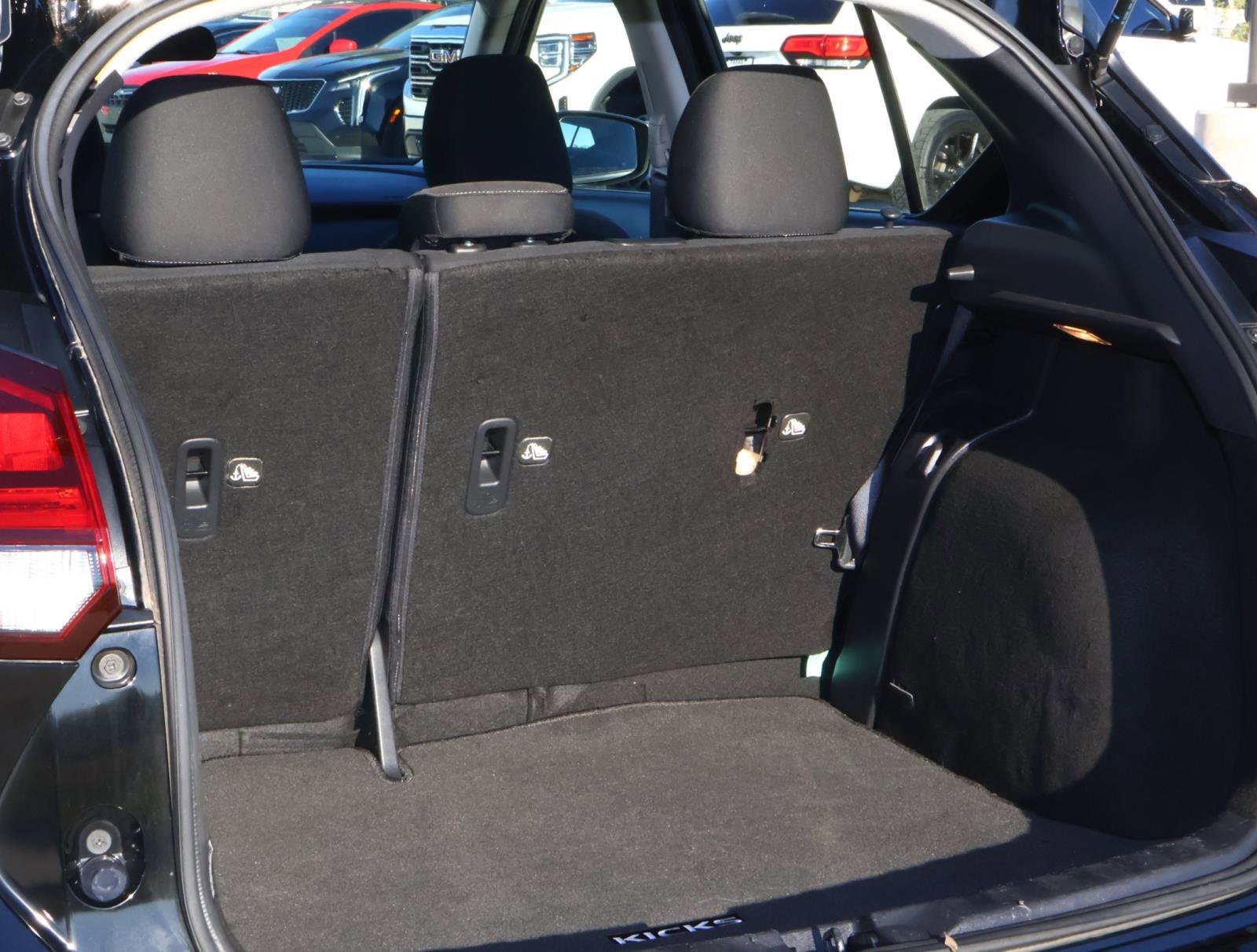 Used 2022 Nissan Kicks S image 18