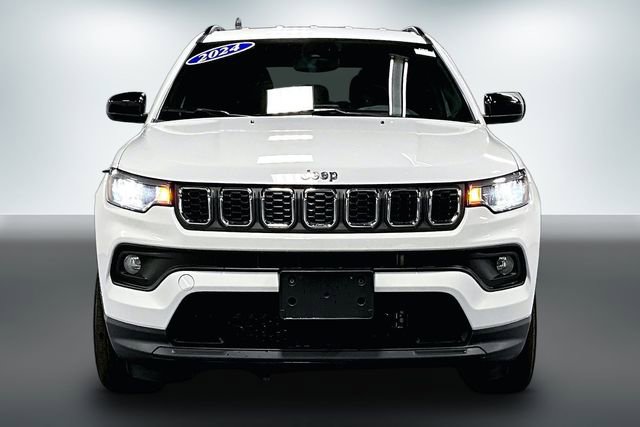 Used 2024 Jeep Compass Latitude AWD/4WD image 2