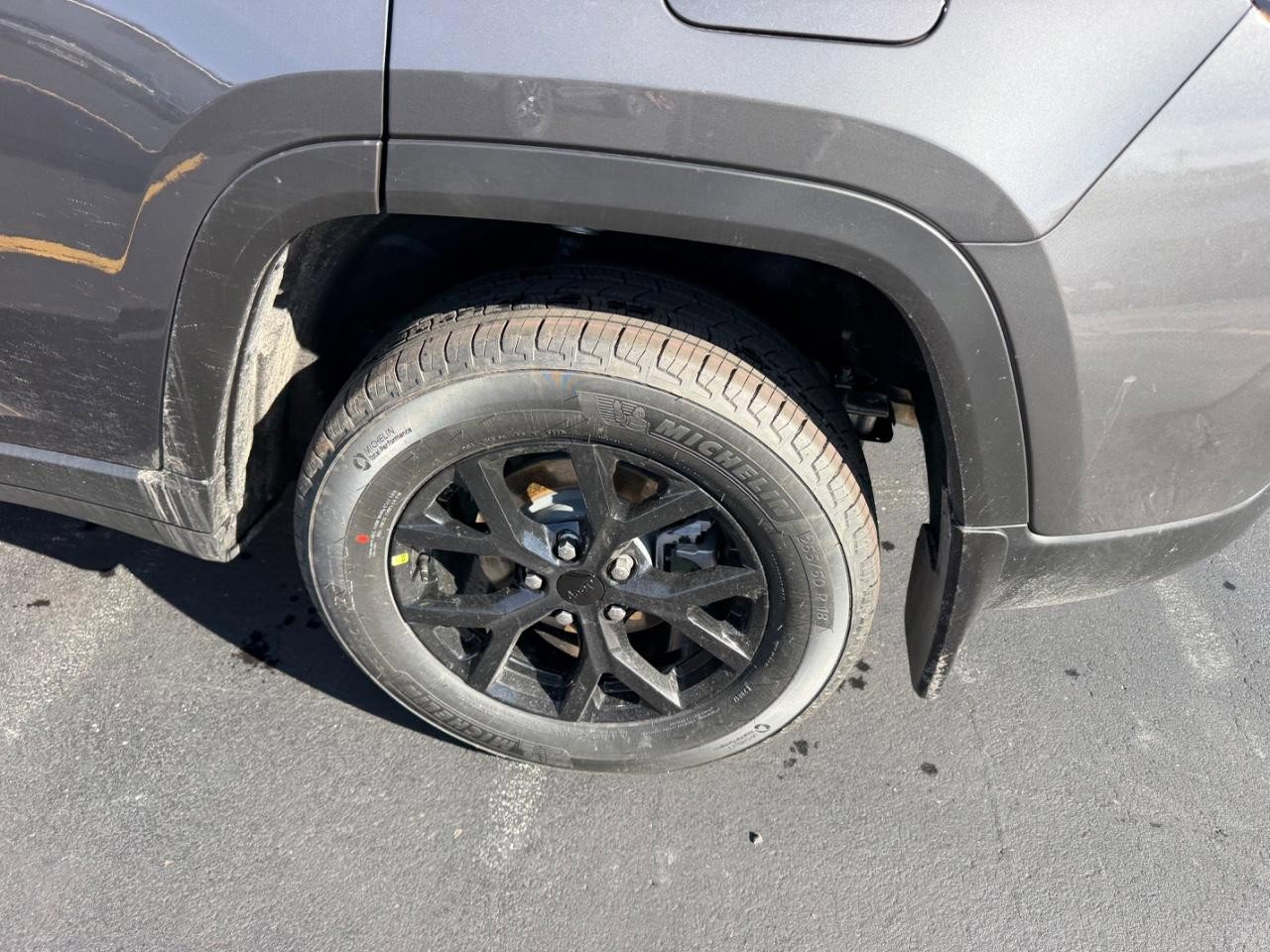 New 2026 Jeep Grand Cherokee Altitude image 7