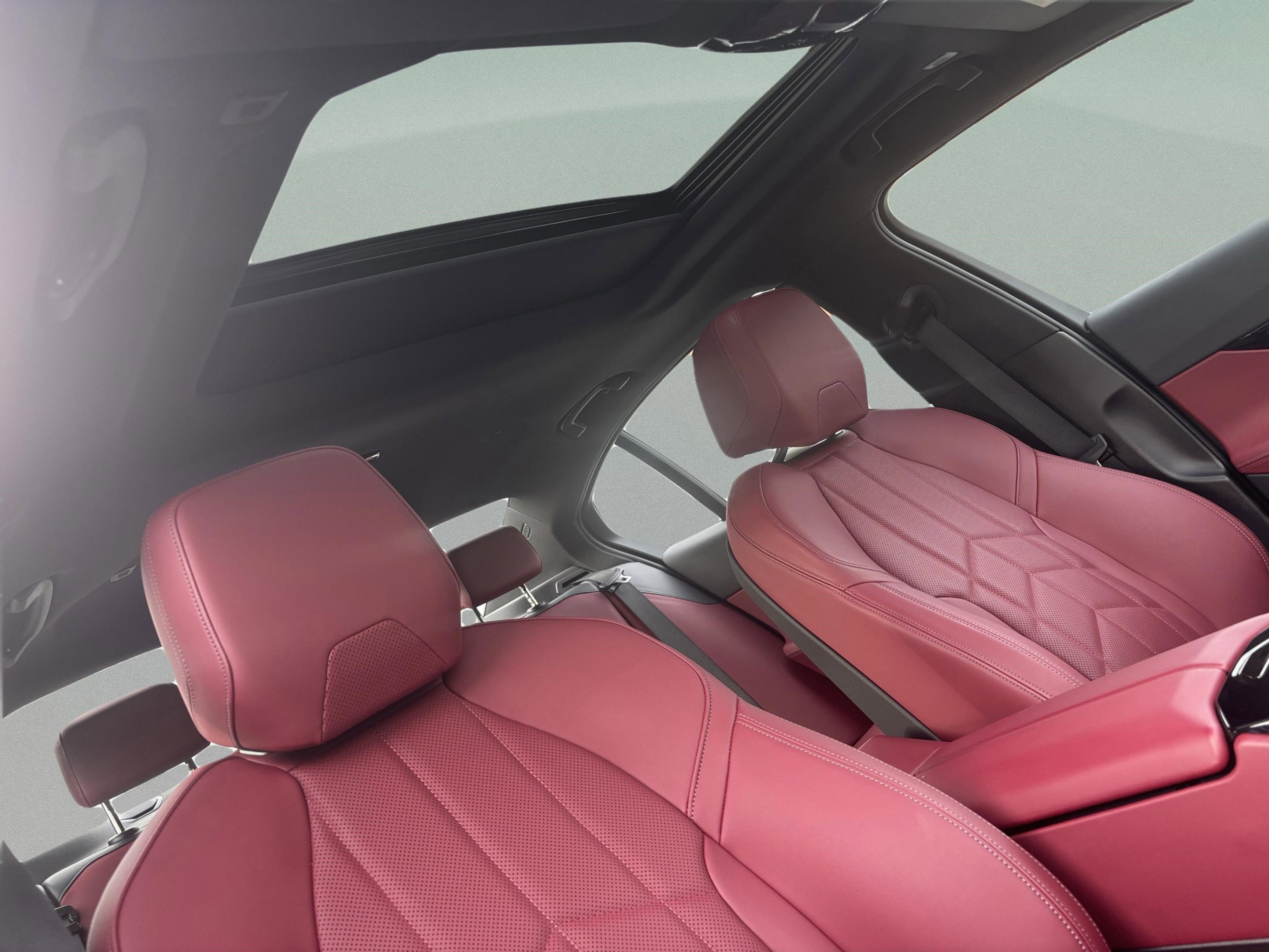 Used 2025 BMW 540i xDrive image 30