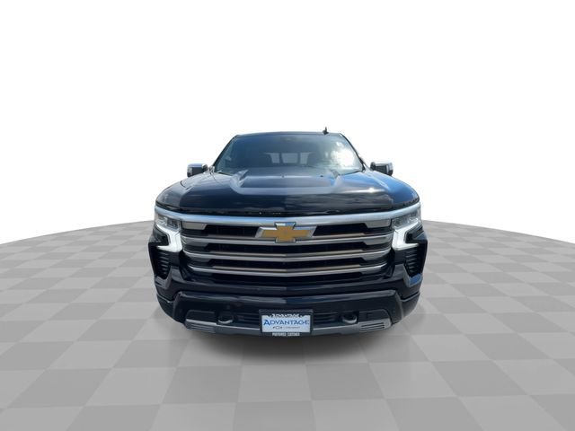 Used 2022 Chevrolet Silverado 1500 High Country w/ High Country Premium Package AWD/4WD image 3