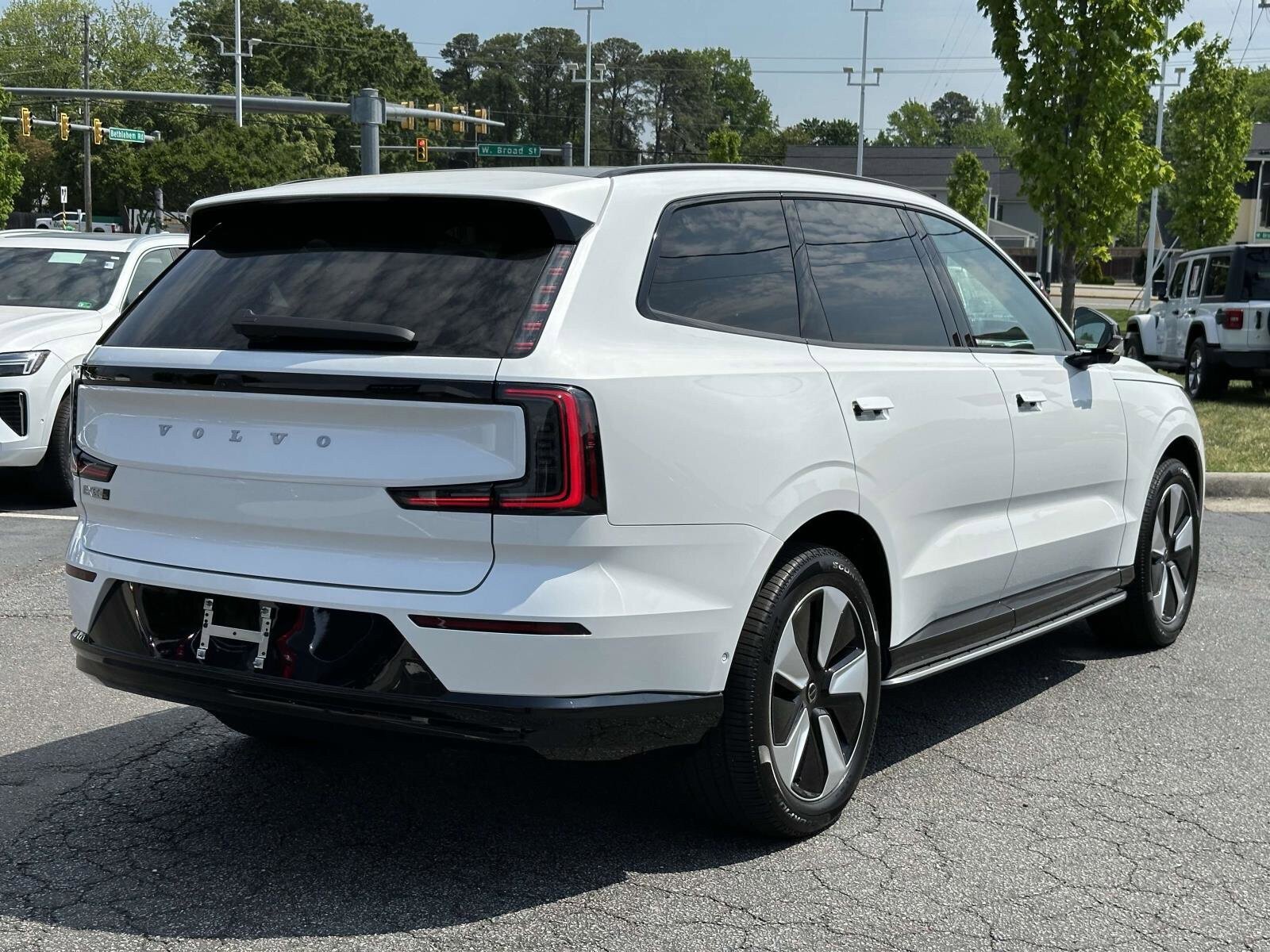 New 2025 Volvo EX90 Plus AWD/4WD image 19