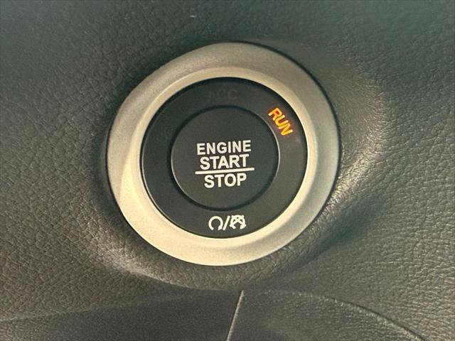 Certified 2025 Chrysler Pacifica Limited image 22