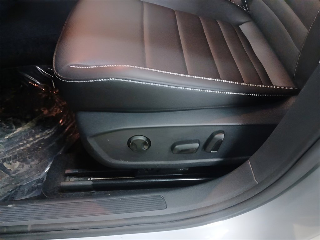 Used 2024 Volkswagen Jetta SE image 17