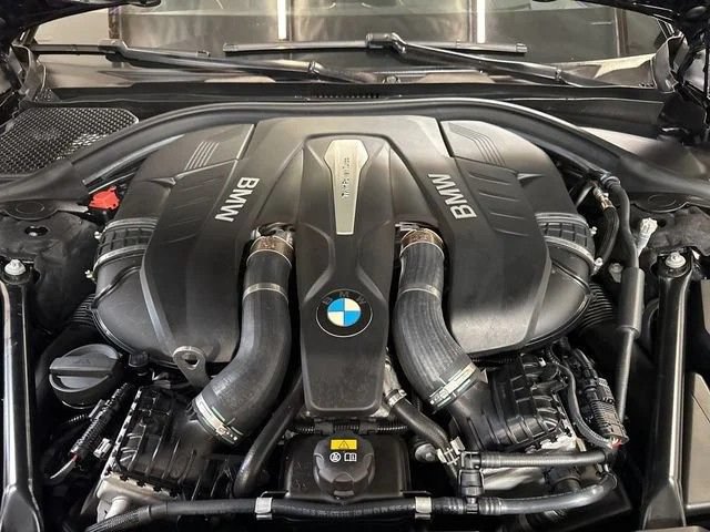Used 2018 BMW 750i RWD image 37