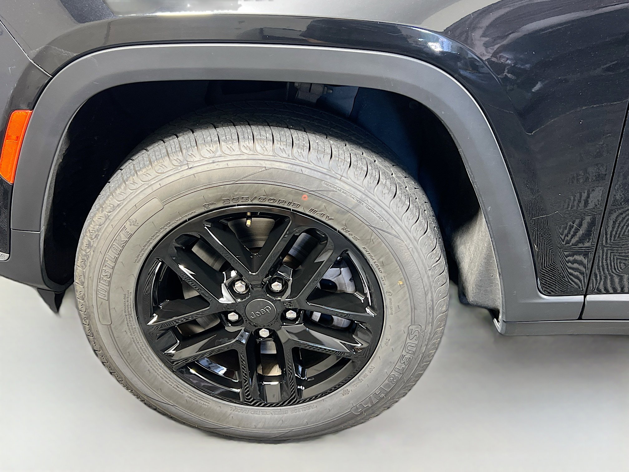 Used 2023 Jeep Grand Cherokee L Laredo RWD image 13