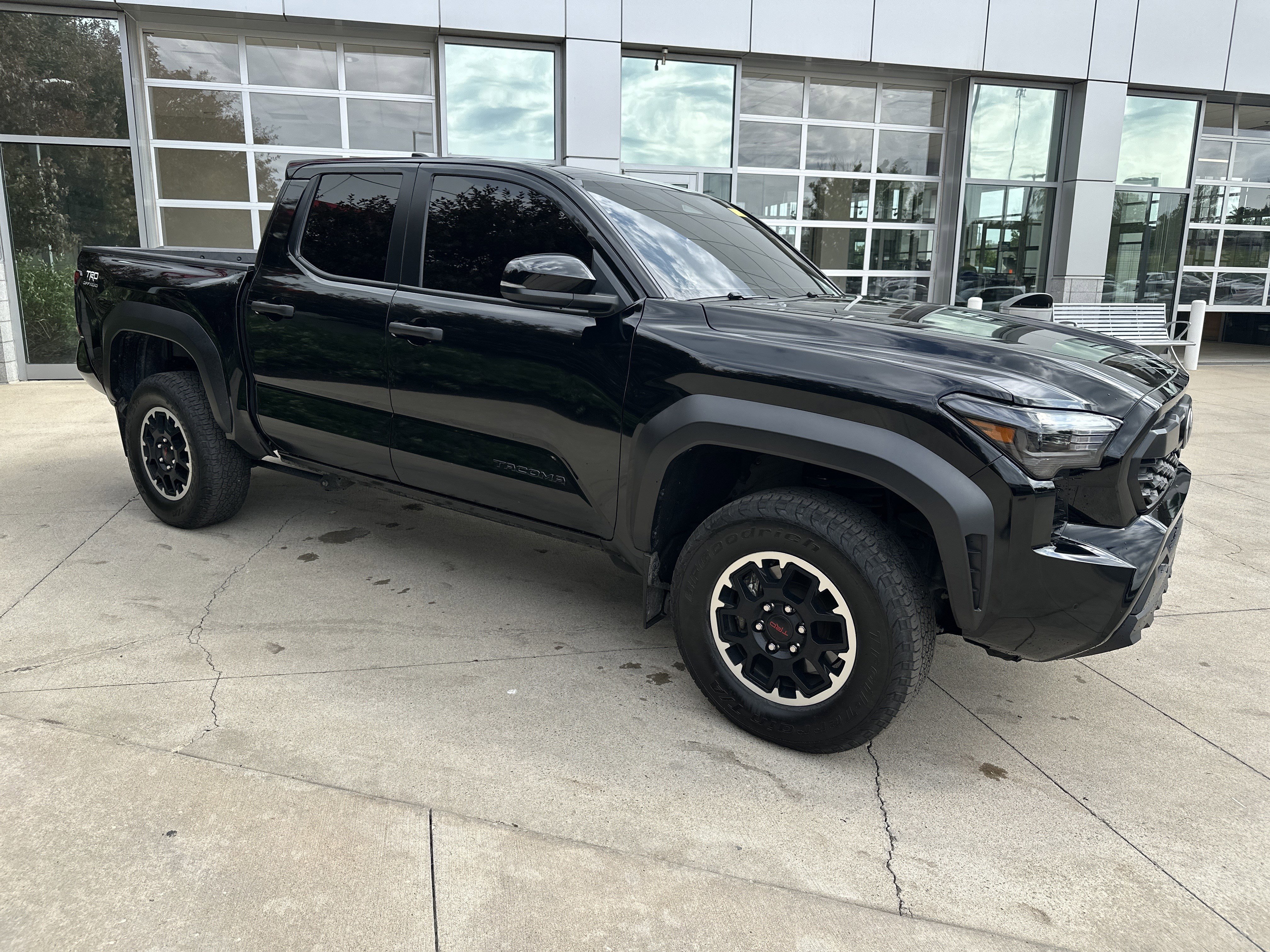 Used 2024 Toyota Tacoma TRD Off-Road w/ TRD Off Road Upgrade Package AWD/4WD image 2