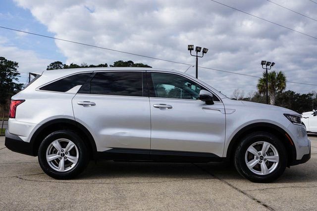 Used 2022 Kia Sorento LX image 3