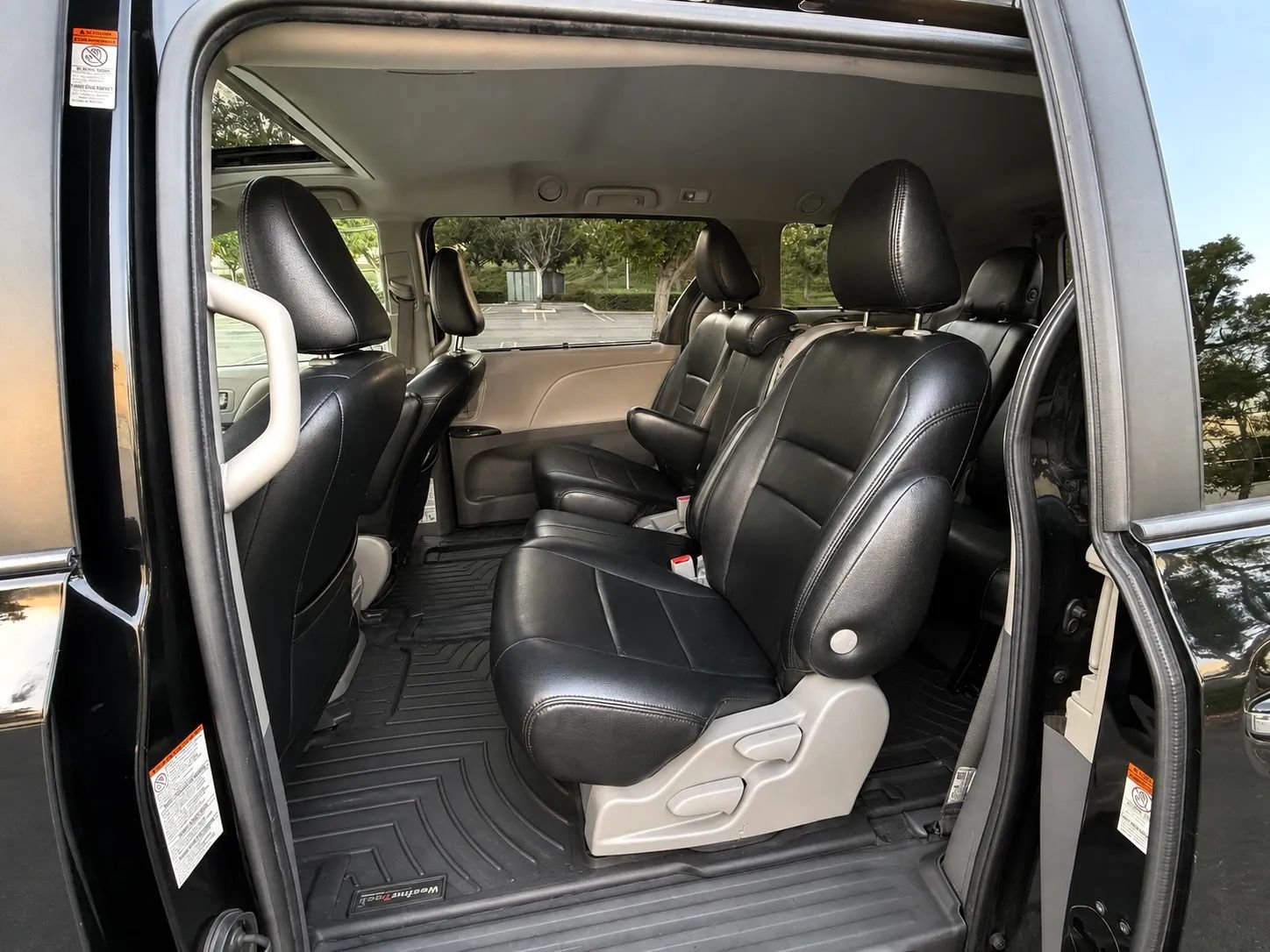 Used 2020 Toyota Sienna XLE w/ XLE Navigation Package FWD image 10